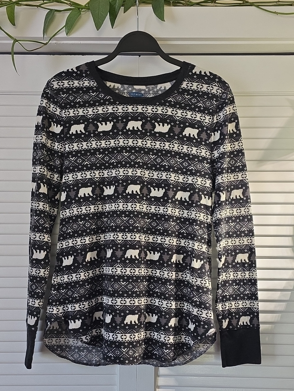 Old Navy Black and White Polar Bear Fair Isle Crewneck Sweater